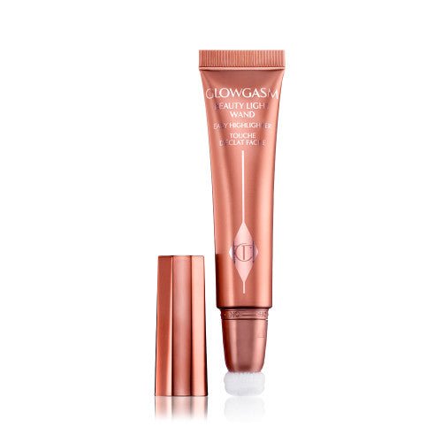 Glowgasm_BeautyLightWand_Pinkgasm_Open.jpg Charlotte Tilbury Glowgasm Beauty Light Wand blush — Charlotte Tilbury maquillage teint au Maroc